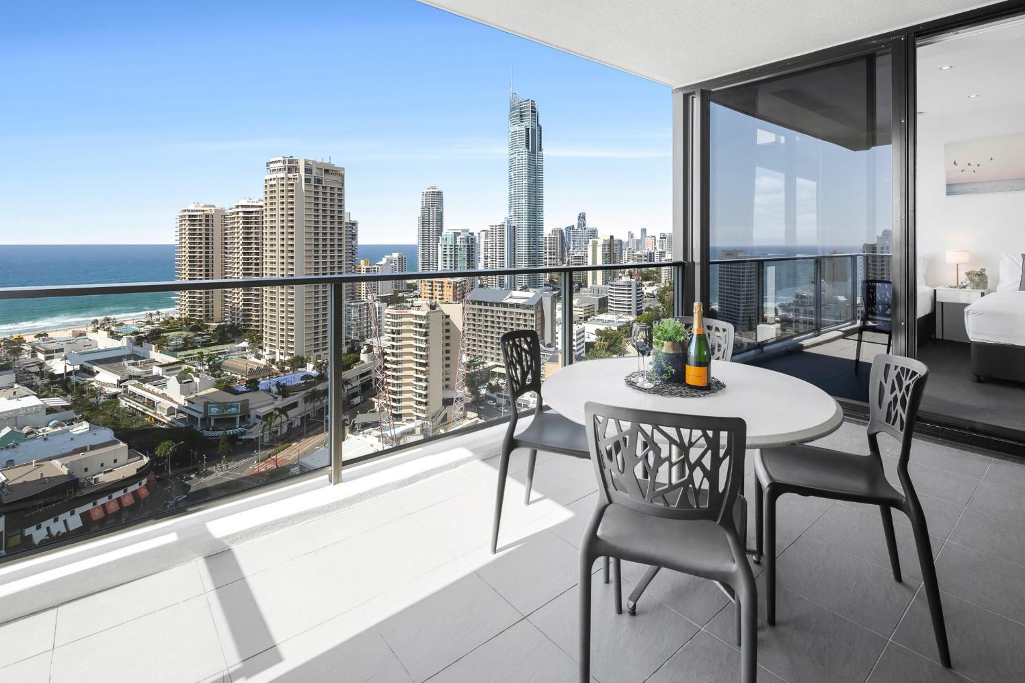 Ocean View Apartments With Balcony - Circle On Cavill - Central Location! - Self Contained & Privately Managed Gold Coast Esterno foto