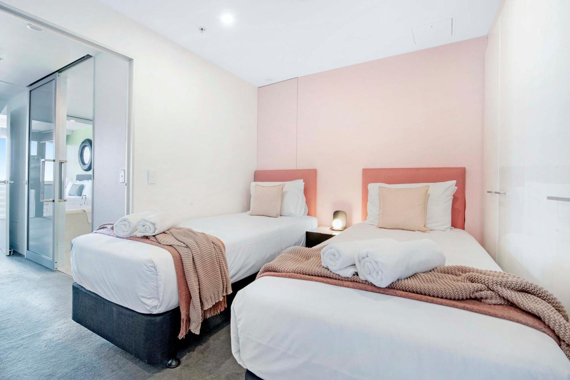 Ocean View Apartments With Balcony - Circle On Cavill - Central Location! - Self Contained & Privately Managed Gold Coast Esterno foto